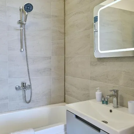 Crazy Sea View 2br Pools Resort- Parking * مامايا